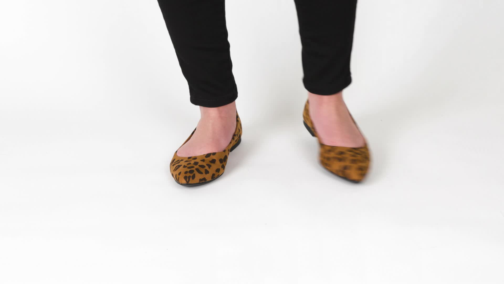 Amazon Essentials Women s Pointed-Toe Ballet Flat