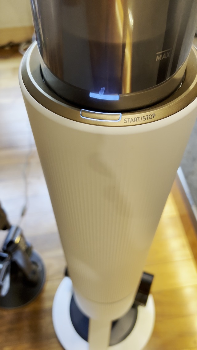 SAMSUNG BESPOKE Jet Cordless Stick Vacuum Cleaner w/ Clean Station, Powerful Multi-Surface Floor Cleaning for Carpet, Hardwood, Tile, 5-Layer Filter, Lightweight, VS20A9500AW/AA, 2023, Misty White