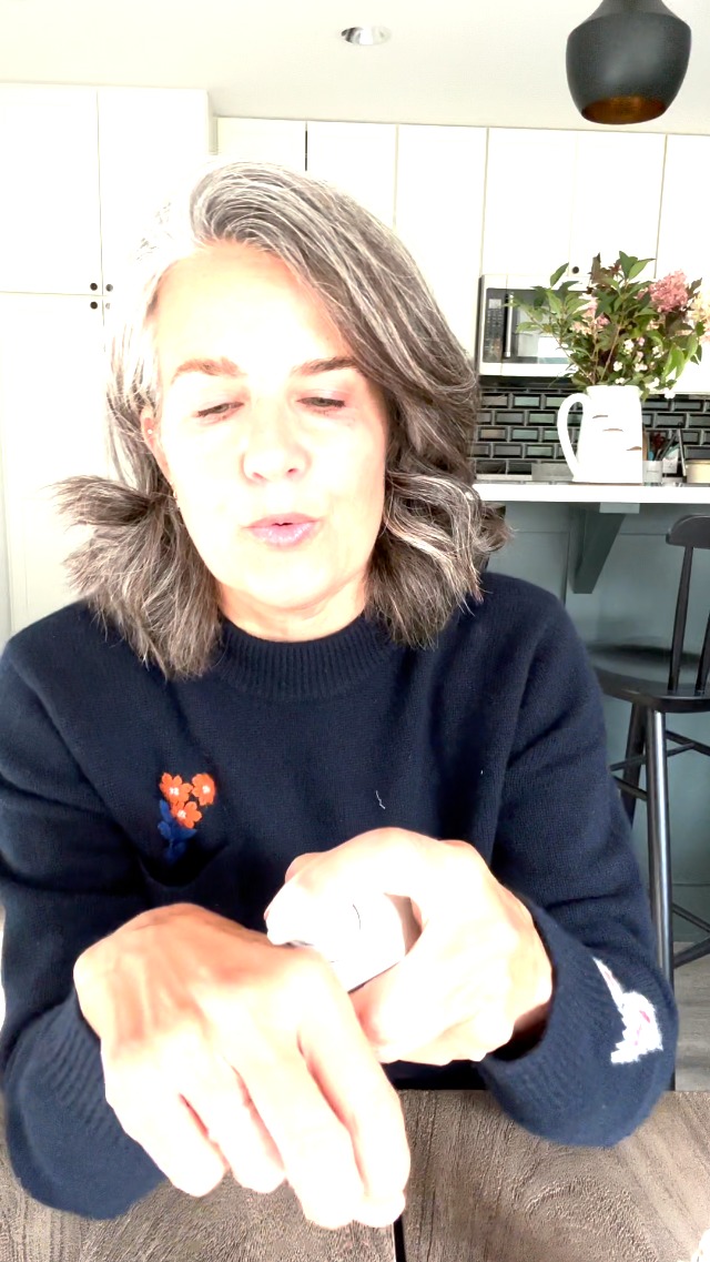 U Beauty The U Beauty Duo - 抗衰老日常精华和超大剂量皮肤保湿护肤套装,温和去角质和透明质酸霜,打造光滑、柔嫩肌肤 - (2 件套)1.7 液体盎司(约 50.3 毫升)